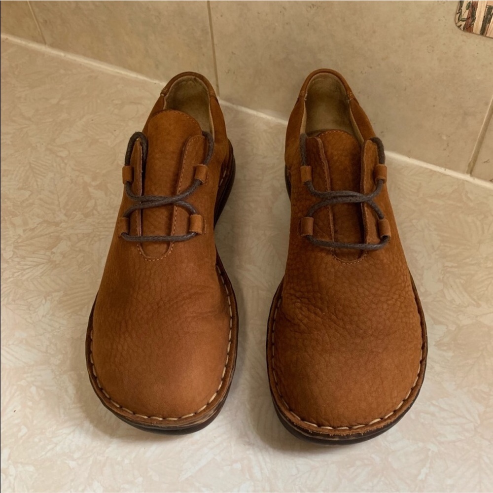 ISO: these comfortable and very cute born shoes